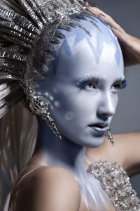 Halbglatze blau mit Haarteil und Kopfschmuck. Made by Katja Wassermeyer.